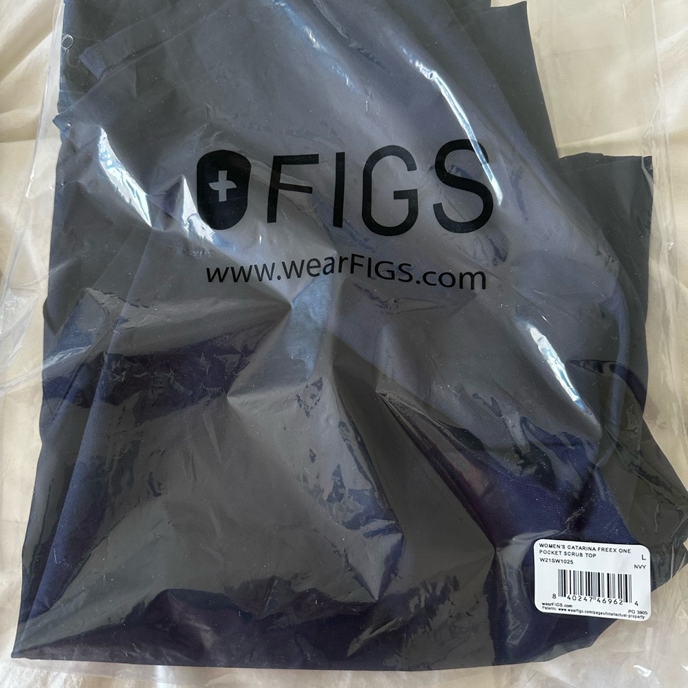 NWT, Figs Catalina Scrub Top